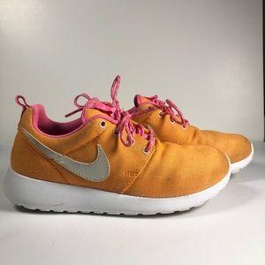 Nike roshe atomic mango/white pink glow sneakers
